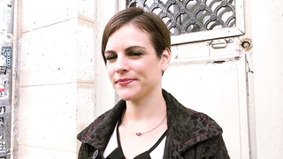 Divorced she wants to experience a double penetration