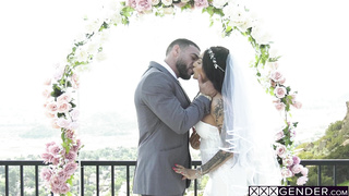 Big cock guy fucked sexy bride shemale