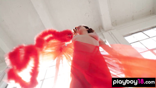 Flexible athlete babe reveals her boobs