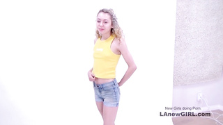 Wavy girl gets super tensed while having orgasm