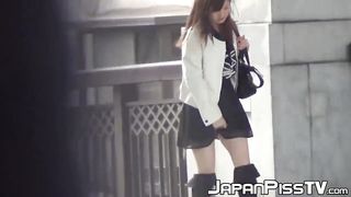 Real Chinese nymph filmed while urinating in macro shot