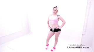 New girl gets cock for her juicy pussy after photoshoot