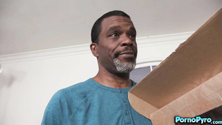 Delivery Girl Gwen Vicious Delivers