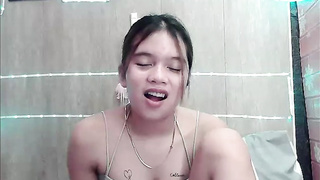 Asian Babe Enjoys Solo Masturbation Show on Cam