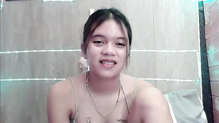 Asian Babe Enjoys Solo Masturbation Show on Cam