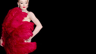 Shining burlesque babe reveals her boobs