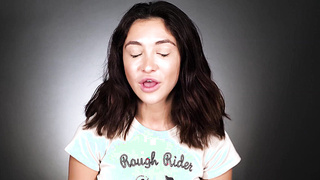 Teen masturbates with vibrator until she cums