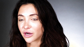 Teen masturbates with vibrator until she cums