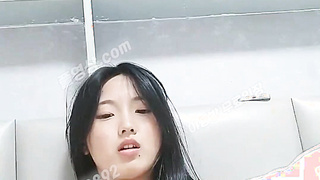 4081 로리삘나는 이쁘장한 슬랜더 중궈년 딜도자위 텔레 UB892