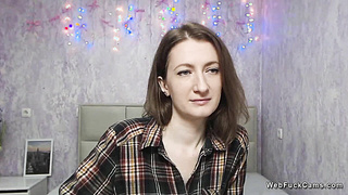 Amateur brunette Afghan babe flashes shoulder on webcam