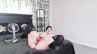 Curvaceous housewife Silvera fucks big ass and fat hairy pussy