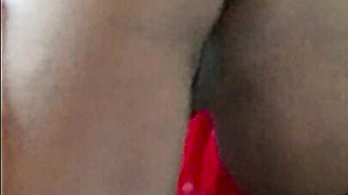 Ebony Girl Shows Booty