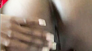 Ebony Girl Shows Booty