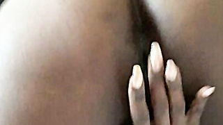 Ebony Girl Shows Booty