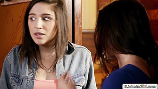 Lesbian babe making her stepsis squirt