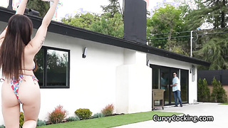 Curvy big tit bikini babe wants hard dick