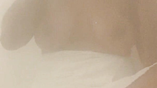 Ebony Hooker Shows Boobs In The Tub