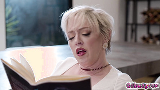 Dee and Sophia realized that they are both masturbating