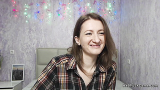 Amateur babe flashing shoulder on solo webcam show