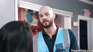 Trans Kasey Kei fucks with the hung courier