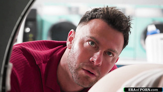 Alex Grey is stuck in the laundrymachine