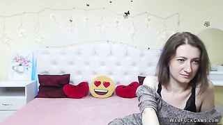 Amateur brunette babe posing in bra on webcam show