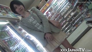 Youthful Asian chick flashes off caboose and snatch