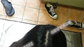 4473 돗자리까지 깔고 왜 화장실에서 이러고 있냐 ㅎㅎㅎ 텔레 UB892