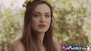 Round ass natural MILF posing outdoor