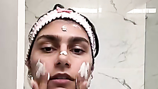 Muslim Slut Mia Khalifa Returns to Porn