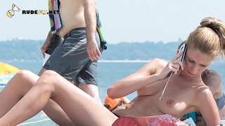 Nudist babe is trying to get some fun on the beach