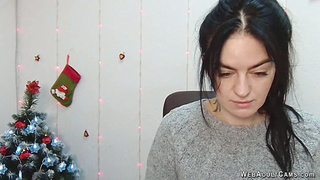 Brunette amateur Ukrainian babe webcam solo