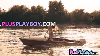 Amazing brunette teen showing hot ass