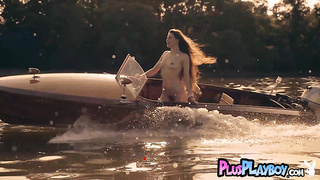 Amazing brunette teen showing hot ass