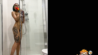 Girl uses parents bathroom for camming