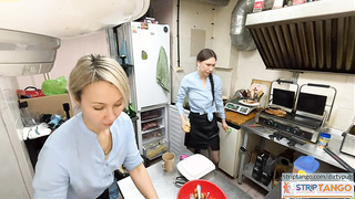 dirtypub Erotic display at stripTango