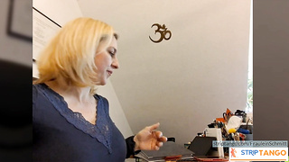 FrauleinSchmitt Erotic display at stripTango