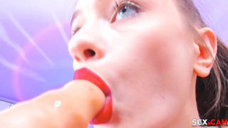 Kinky Babe suck her Dildo with passion