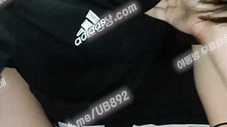 4655 계단에서 간단 대딸 사까시 수줍어 하면서 빨아주는게 꼴포 텔레 UB892