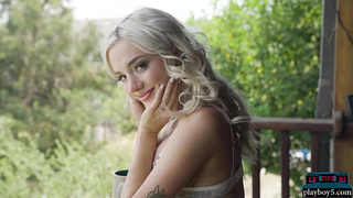 Curvy teen blonde showing everything