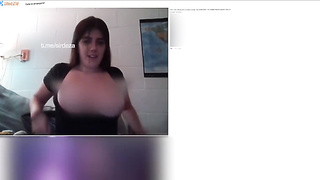 Omegle girl flash boobs and plays with her pussy