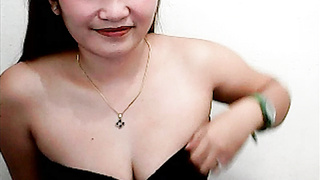 Sexy Teen Model Enjoys Showing off Her Amazing Naked Body on Cam