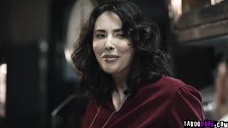 Ashley Lane deepthroats Tommy Pistols cock