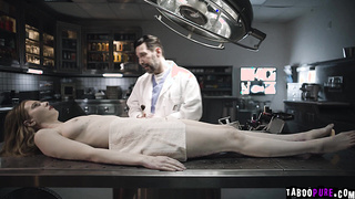 Ashley Lane deepthroats Tommy Pistols cock