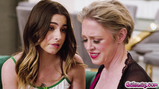 Chanel Camryn is stunned by Dee in a sexy lingerie