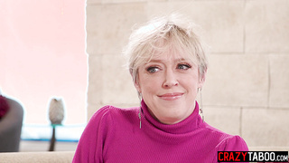 Horny teen stepdaughter likes to watch