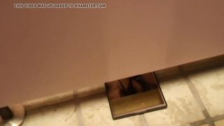 jeune japonaise docile offerte toilettes pervers