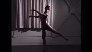 Chinese Ballet Dancer Heats up and Performs in the Bare