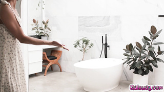 Alexis Tae recently divorced her husband