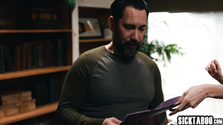 MILF drops on knees and gave a blowjob